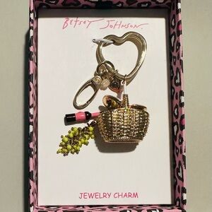 Betsey Johnson Gold tone Picnic Basket Keychain & Bag Purse Clip #114